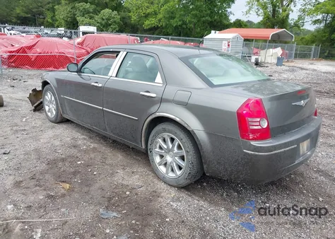 2008 Chrysler 300 Touring z USA, uszkodzony, nr VIN 2C3LA53G08H165266